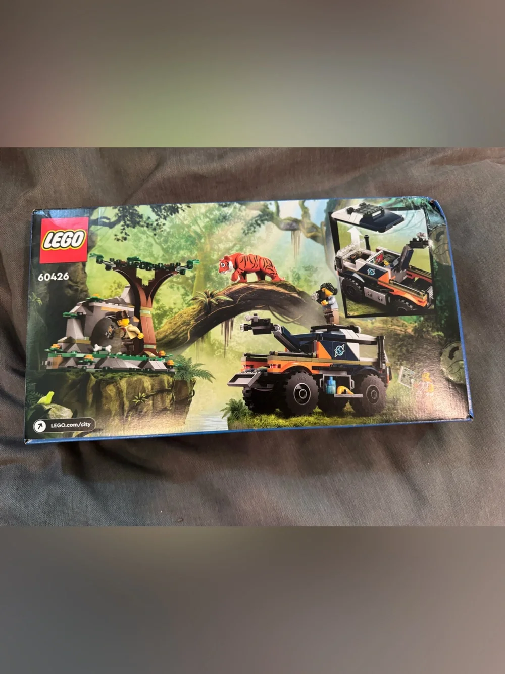 LEGO RETIRED City Jungle Explorer Off-Road Truck Playset NIB slightly damaged